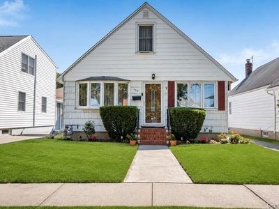932 Cherry Lane, Floral Park, NY, 11001