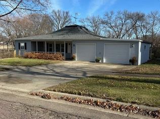 109 S Griffin St, Lakefield, MN 56150