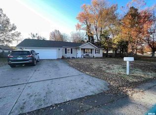 1300 Laura Ln, Marion, IL 62959