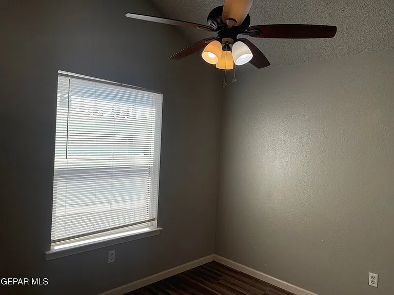 656 Orchid Dr — Photo 10