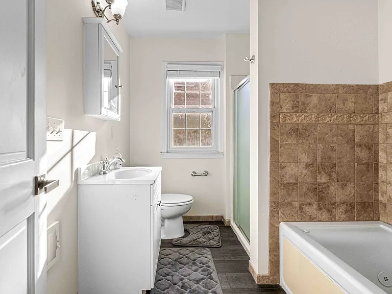 115 Biddle Ave — Photo 17
