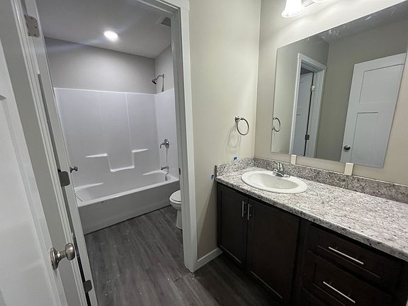 5th image of 904 E 10th St #1001 & 1003-912