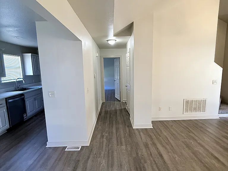 509 W Briarbrook Ln — Photo 7