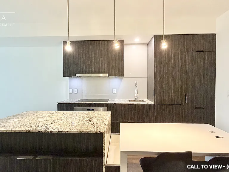 1 Bloor St E #524 — Photo 2