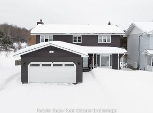 11 Silverwood Dr, Huntsville, ON P1H 1N1