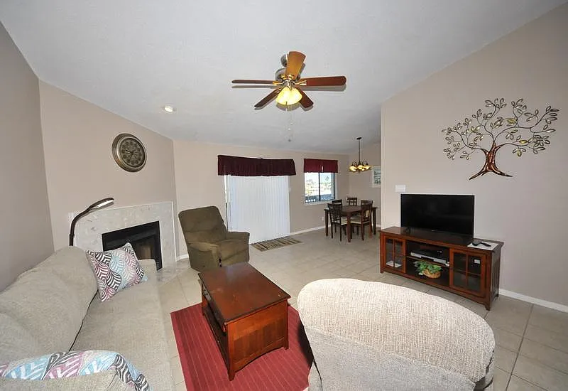 2 bed, 1066 sqft, $1,950 — Photo 2
