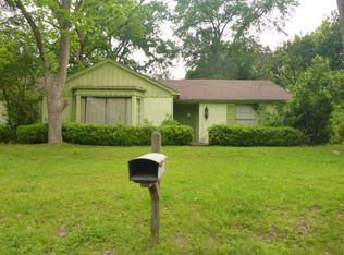 210 E Pecan Dr, Crockett, TX 75835