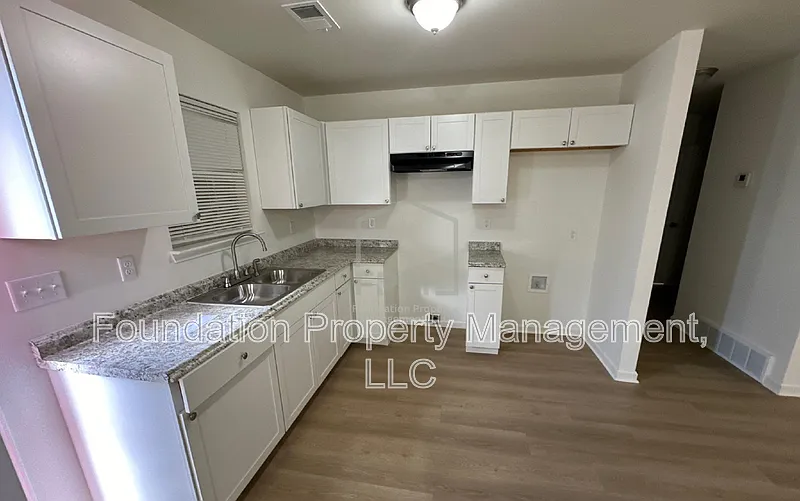 3 bed, 2.0 bath, 1209 sqft, $1,375 — Photo 3