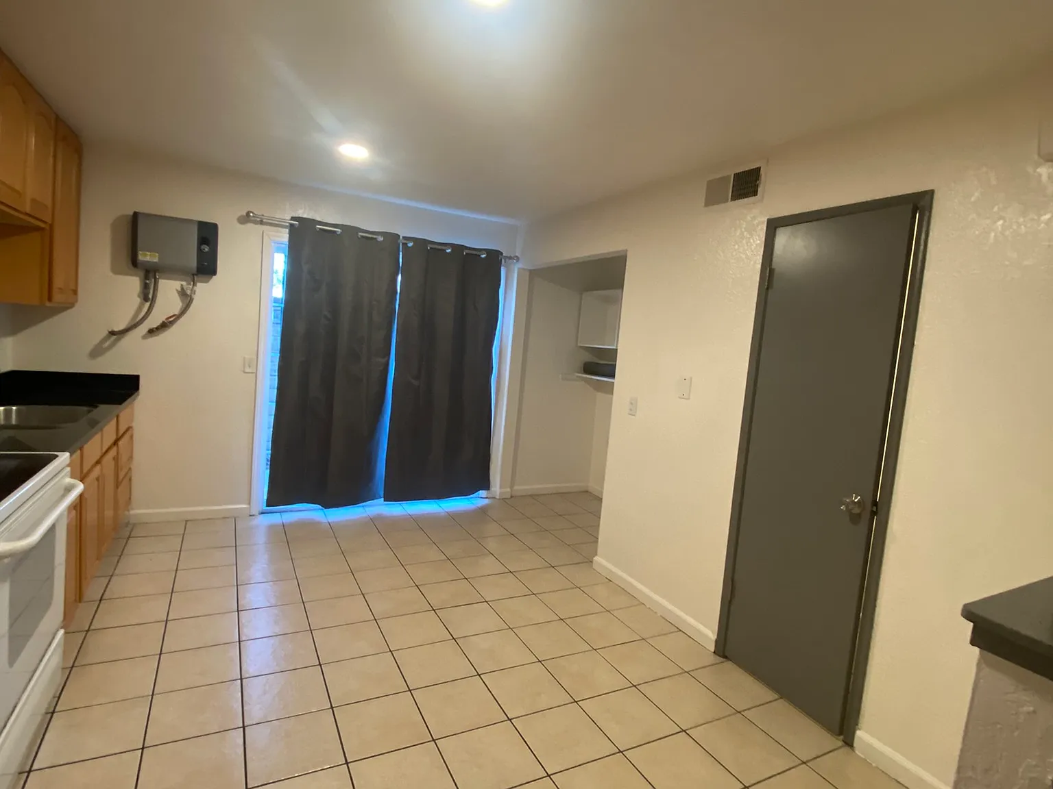 2 bed, 1.5 bath, 1050 sqft, $1,900 — Photo 3