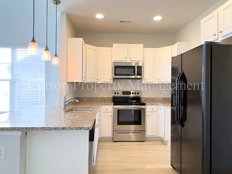 7313 Chipley Dr — Photo 3