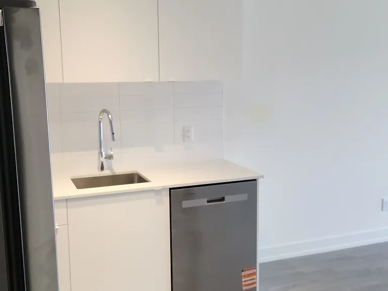 16 Melbourne Ave #204A — Photo 9