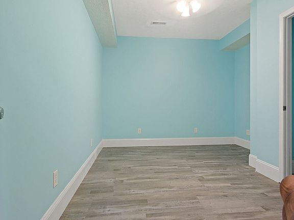 Downstairs 2nd bedroom 