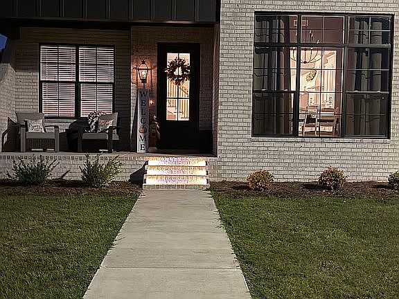3rd image of 310 Fame Ave
