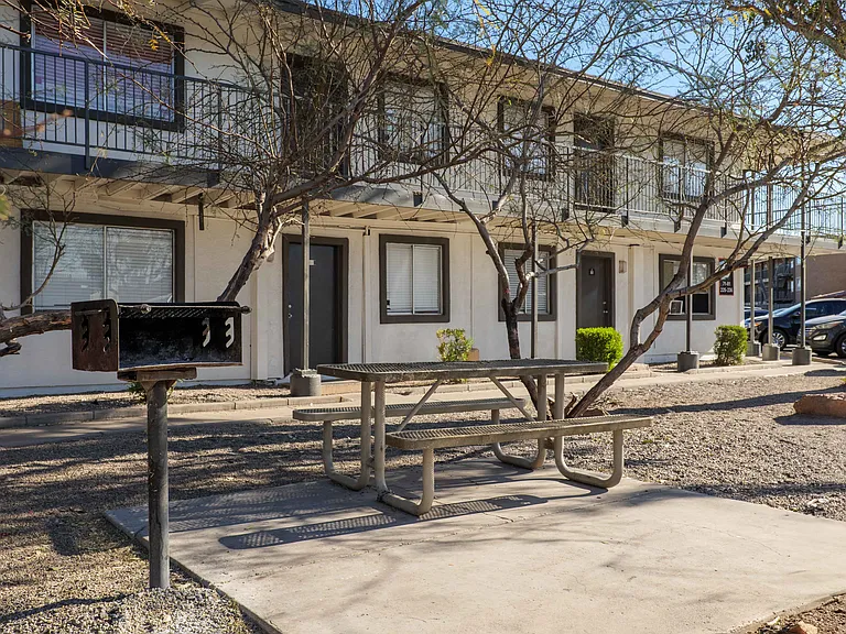 Mariposa Flats — Photo 26