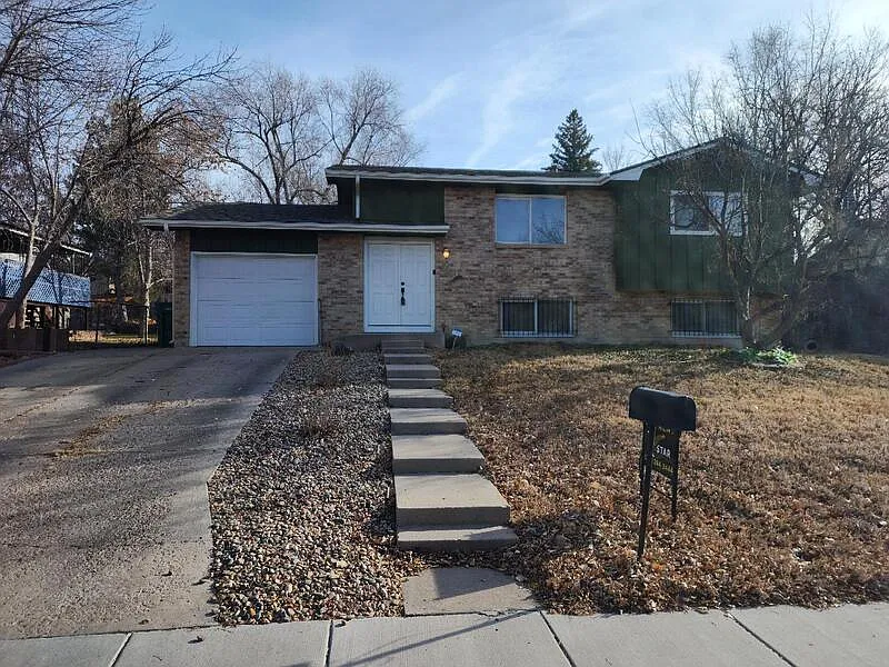 4 bed, 2.0 bath, 1714 sqft, $2,150 — Photo 2