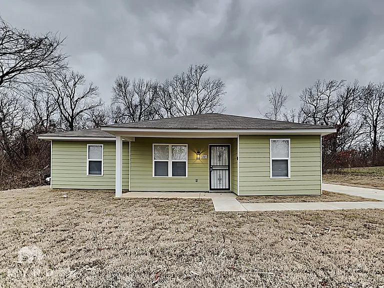 3385 Reynard Rd — Photo 1