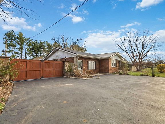 2nd image of 132 Horseshoe Dr