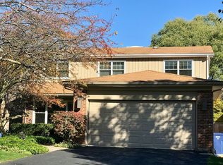 1049 Devonshire Ct, Highland Park, IL 60035