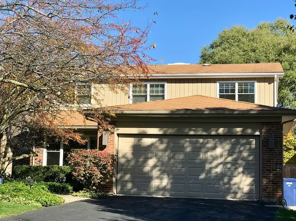 1049 Devonshire Ct, Highland Park, IL 60035