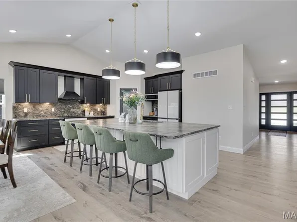 9784 Ridgecrest Dr, Hillsboro, MO 63050