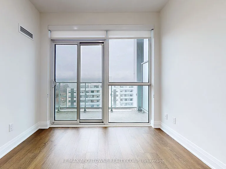 55 Speers Rd #1007 — Photo 8