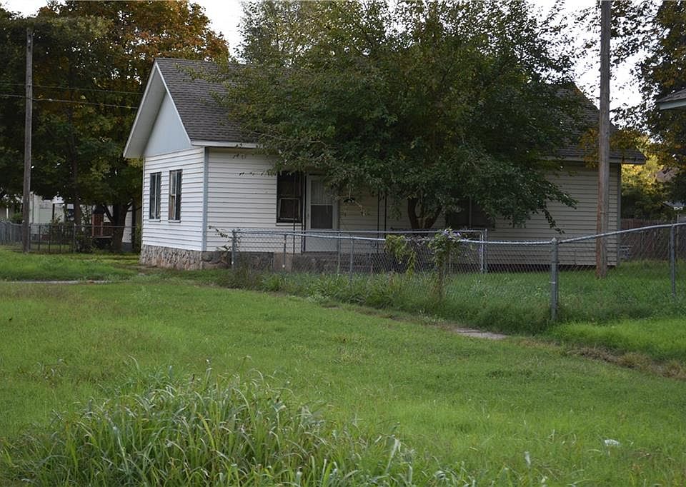 2nd image of 202 W Kentucky Ave