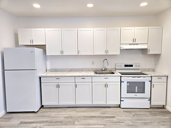 4th image of 602 Warren St #1