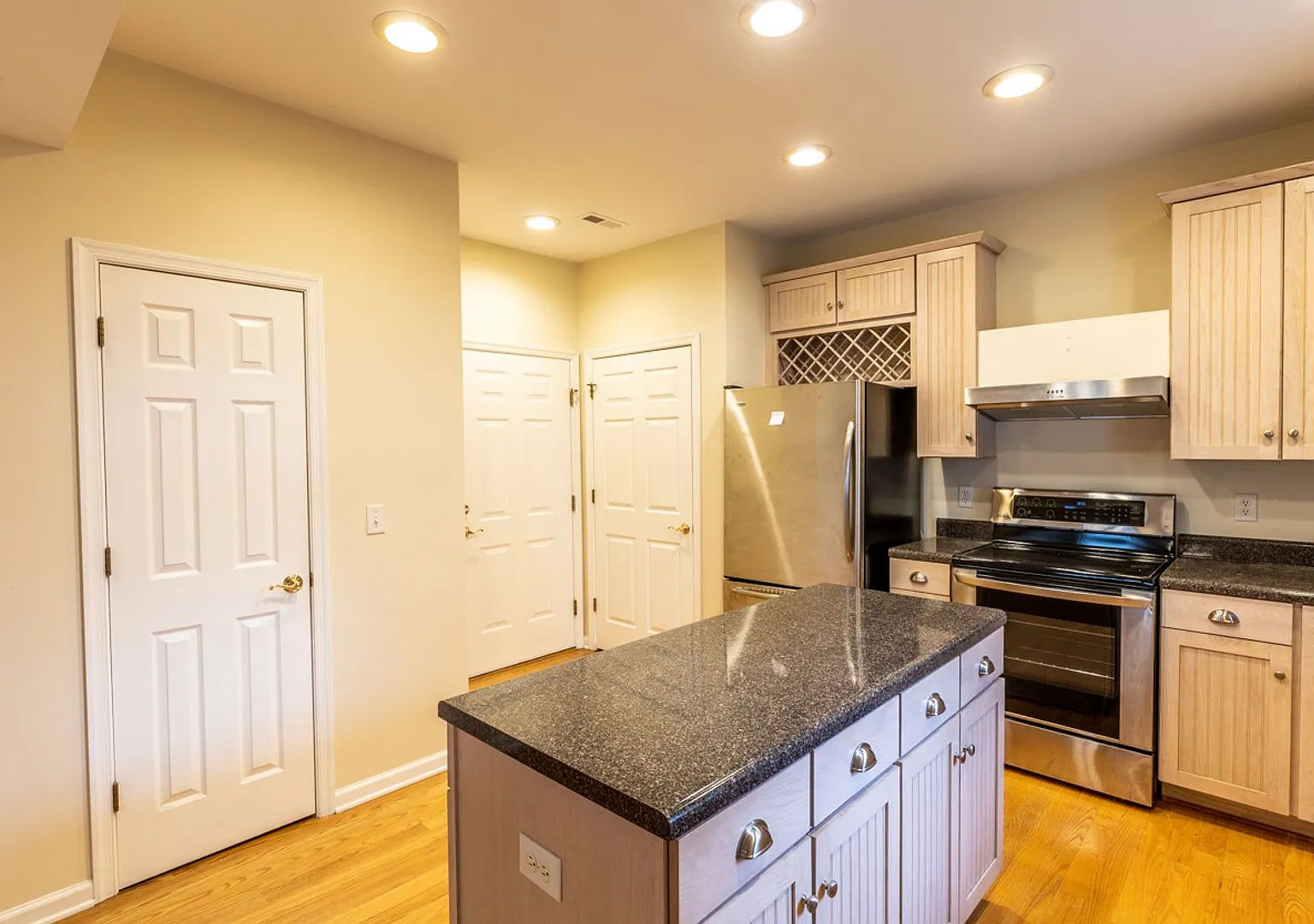 Single Family Home Minutes To Dtwn/Uva Area — Photo 4