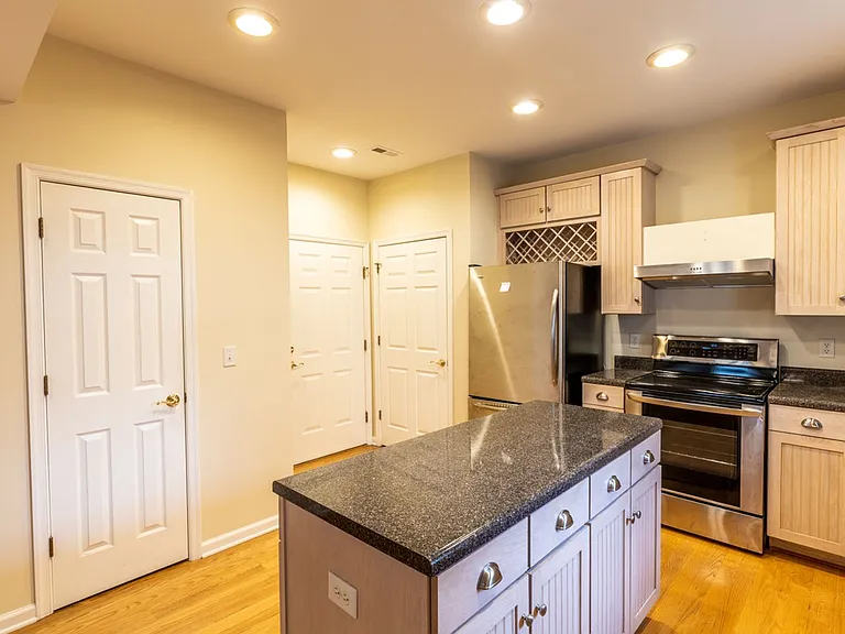 158 Burnet St — Photo 17