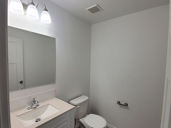 5th image of 707 3rd Ave NE #8