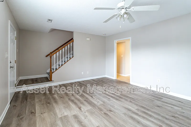 2 bed, 1.5 bath, 1040 sqft, $1,395 — Photo 2