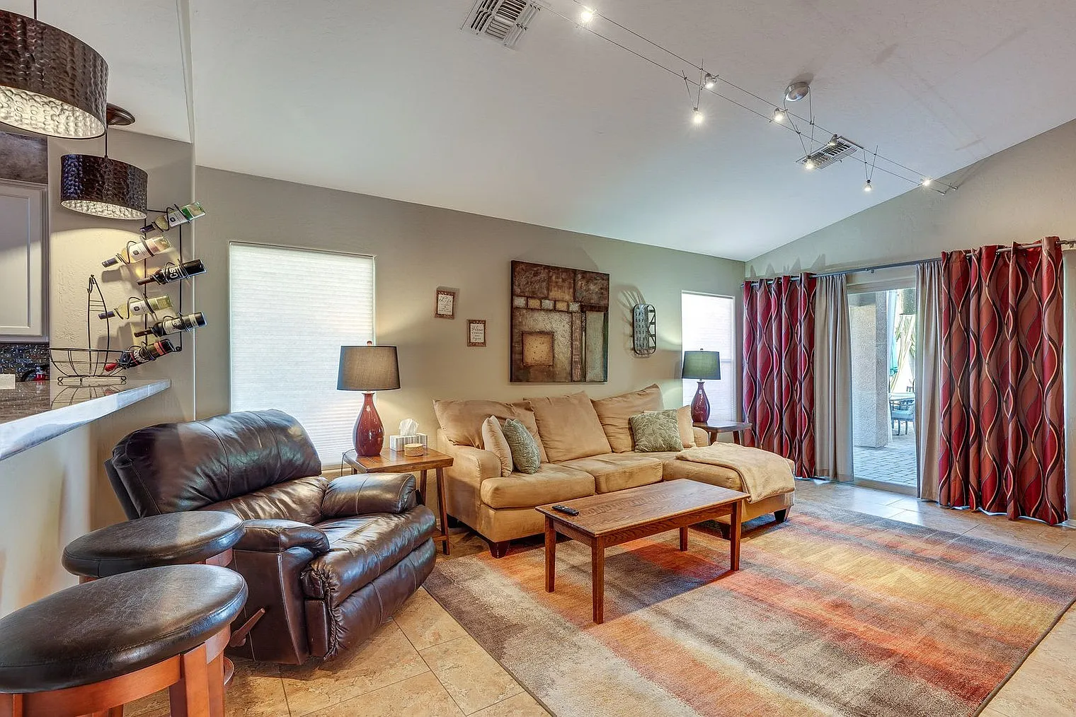 3 bed, 2.0 bath, 1593 sqft, $3,494 — Photo 2
