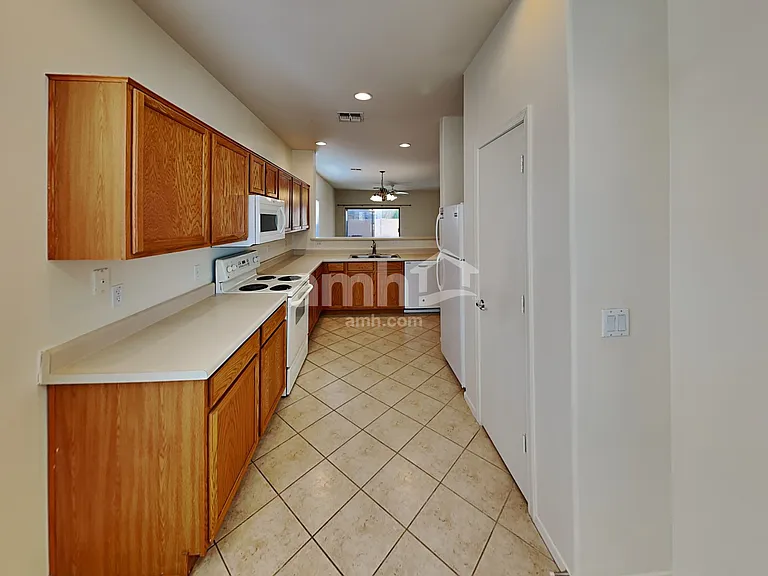 2787 E Superior Rd — Photo 4