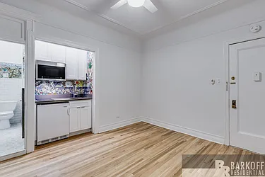 Rented by Barkoff Residential 