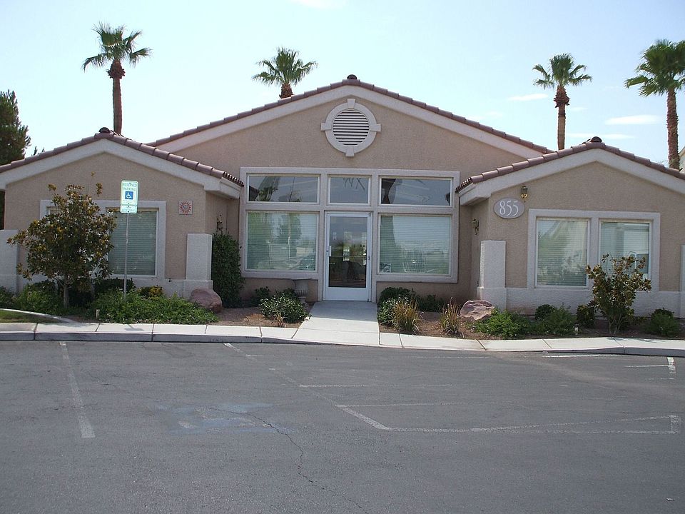 CLUB HOUSE