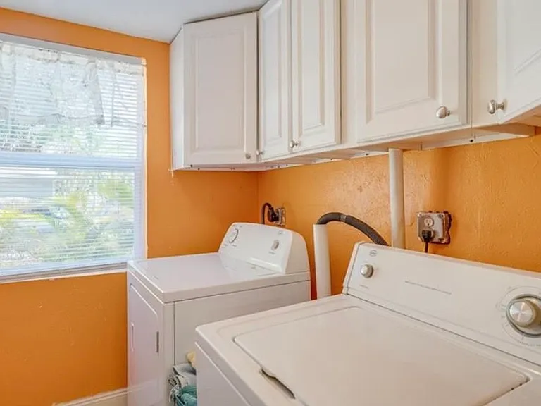 246 Delray Ave — Photo 9