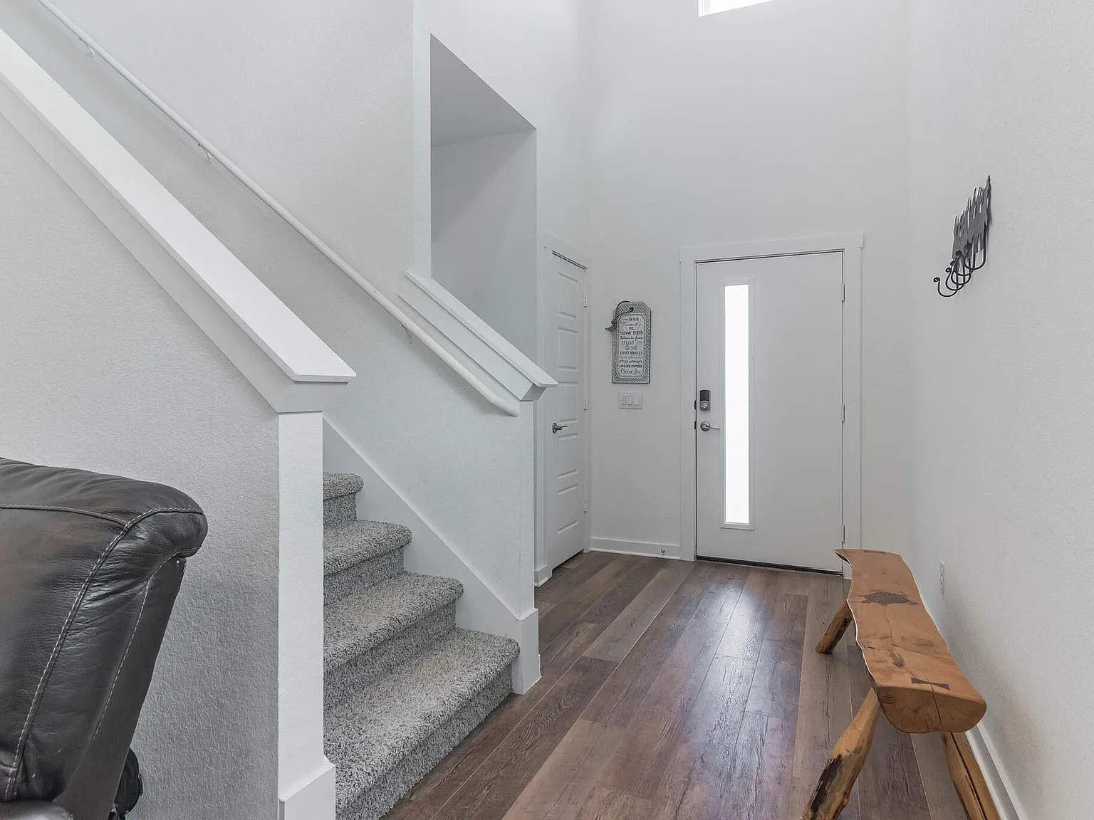 3 bed, 2.5 bath, 1909 sqft, $2,330 — Photo 4