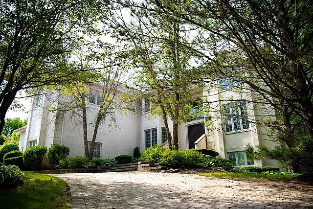 9254 Falling Waters Dr W photo 1