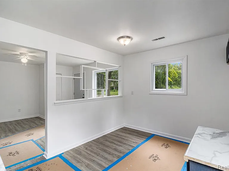 15835 Burgess St — Photo 13