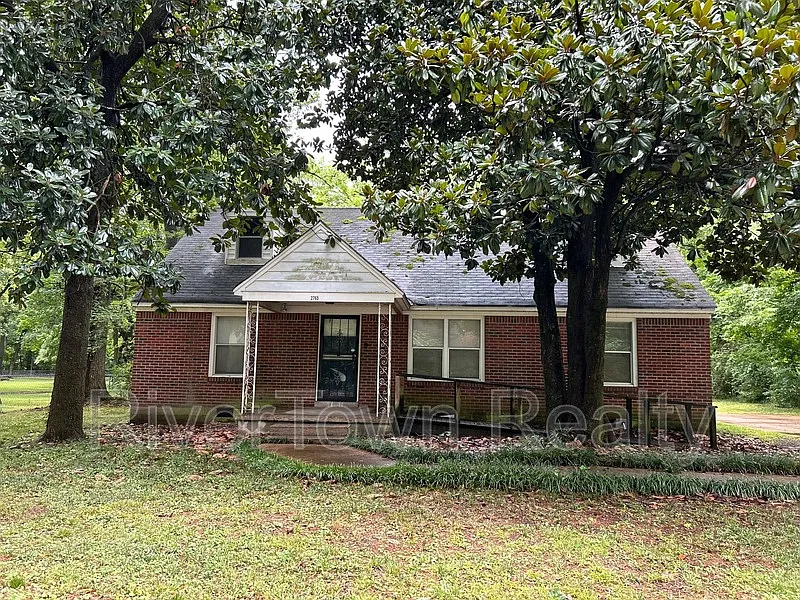 Building Photo - 2765 Walnut Rd