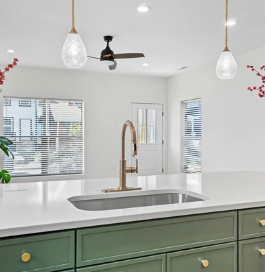 3 bed, 2153 sqft, $2,650 — Photo 3
