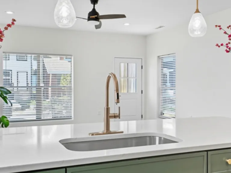 406 Saint Clair Ave — Photo 7