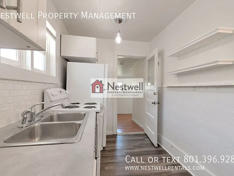 2308 S Green St — Photo 4