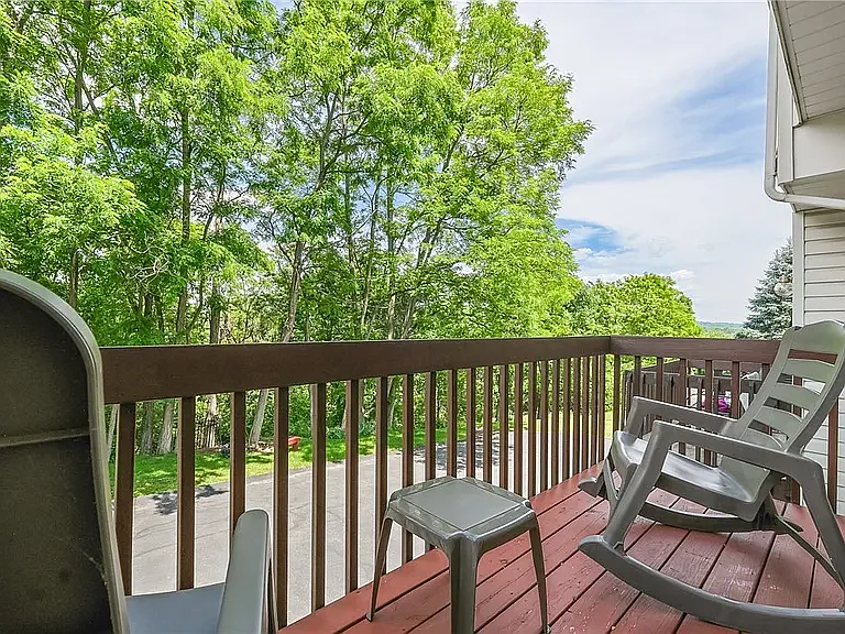 208 Meadowview Dr — Photo 13