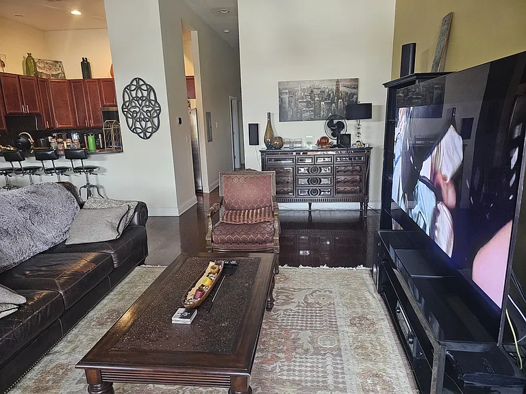 115 S Western Ave — Photo 6