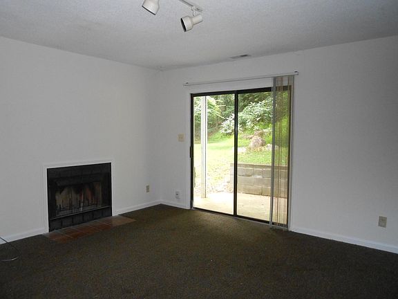 Living Room with fireplace