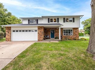 2510 Eastberry Ct, Bettendorf, IA