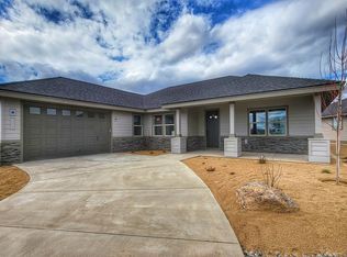 2391 NW Redwood Ave, Redmond, OR 97756