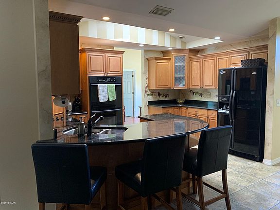 3rd image of 5945 Doraville Dr