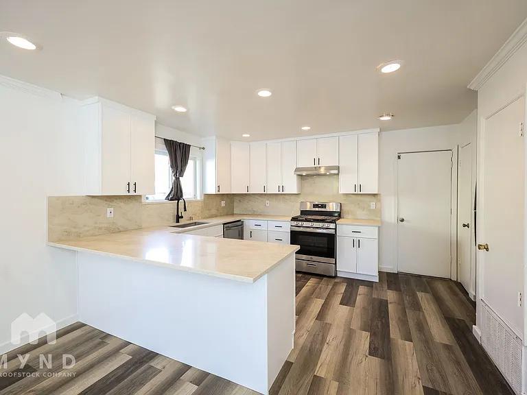 12 Nautilus Ct — Photo 8